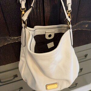 Mark Jacobs white leather hobo bag in good condition.